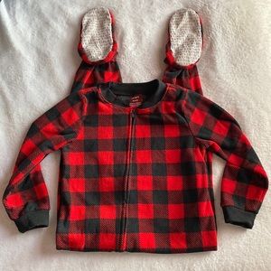 Carters fleece footed onesie (size 4/4A)